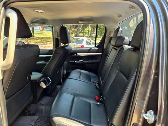 TOYOTA-HILUX-2021