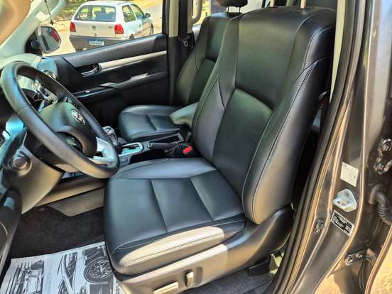 TOYOTA-HILUX-2021