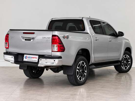 TOYOTA-HILUX-2022