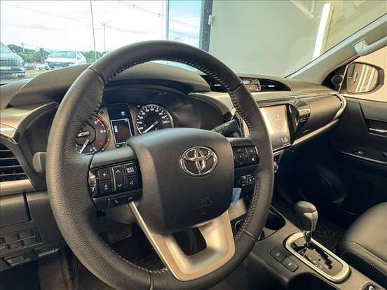 TOYOTA-HILUX-2026