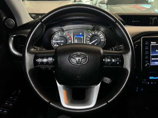 TOYOTA-HILUX-2.8 D-4D TURBO DIESEL CD SRV 4X4 AUTOMÁTICO TOYOTA-HILUX-2022