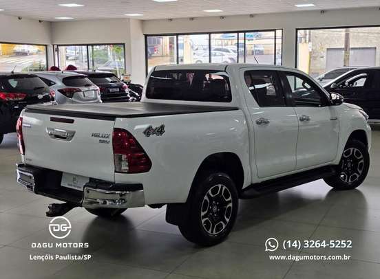 TOYOTA-HILUX-2022