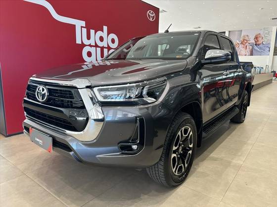 TOYOTA HILUX 2.8 D-4D TURBO DIESEL CD SRV 4X4 AUTOMÁTICO
