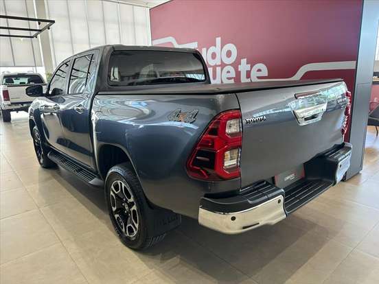TOYOTA-HILUX-2.8 D-4D TURBO DIESEL CD SRV 4X4 AUTOMÁTICO TOYOTA-HILUX-2026