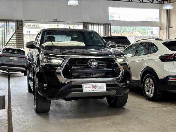 TOYOTA HILUX 2.8 D-4D TURBO DIESEL CD SRX 4X4 AUTOMÁTICO