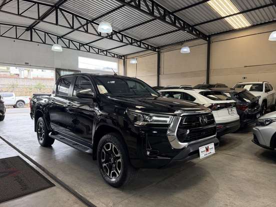 TOYOTA-HILUX-2.8 D-4D TURBO DIESEL CD SRX 4X4 AUTOMÁTICO TOYOTA-HILUX-2022