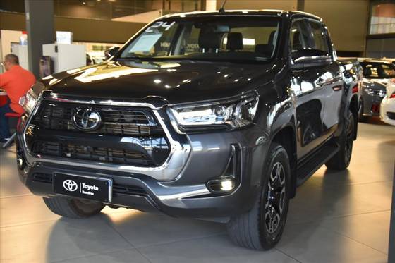 TOYOTA HILUX 2.8 D-4D TURBO DIESEL CD SRX 4X4 AUTOMÁTICO