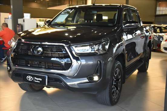 TOYOTA-HILUX-2.8 D-4D TURBO DIESEL CD SRX 4X4 AUTOMÁTICO TOYOTA-HILUX-2023