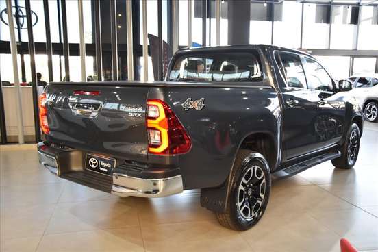 TOYOTA-HILUX-2023