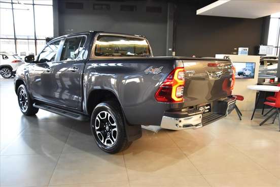 TOYOTA-HILUX-2023