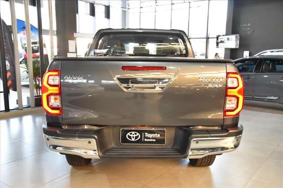 TOYOTA-HILUX-2023