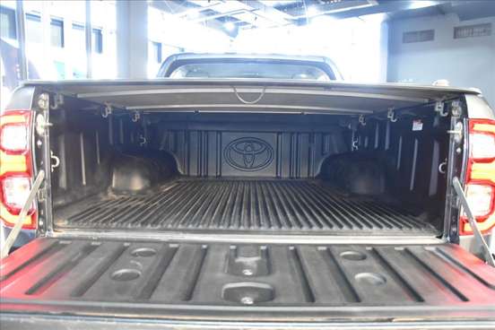 TOYOTA-HILUX-2023