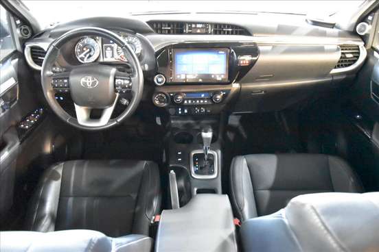 TOYOTA-HILUX-2.8 D-4D TURBO DIESEL CD SRX 4X4 AUTOMÁTICO TOYOTA-HILUX-2023