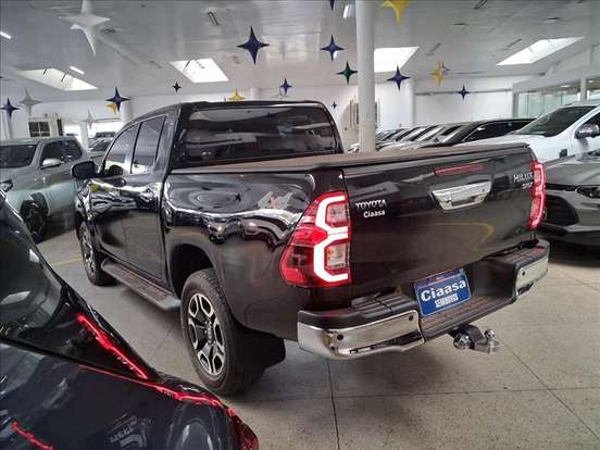 TOYOTA-HILUX-2.8 D-4D TURBO DIESEL CD SRX 4X4 AUTOMÁTICO TOYOTA-HILUX-2025