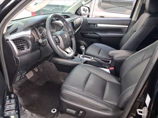 TOYOTA-HILUX-2025