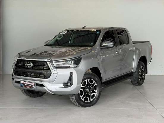 TOYOTA-HILUX-2.8 D-4D TURBO DIESEL CD SRX 4X4 AUTOMÁTICO TOYOTA-HILUX-2023
