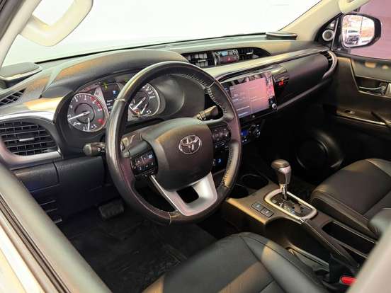 TOYOTA-HILUX-2.8 D-4D TURBO DIESEL CD SRX 4X4 AUTOMÁTICO TOYOTA-HILUX-2023