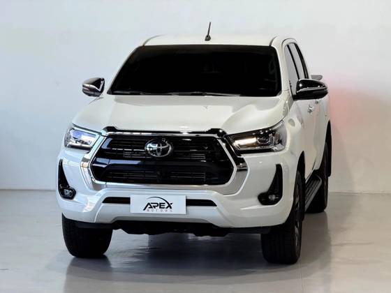 TOYOTA HILUX 2.8 D-4D TURBO DIESEL CD SRX 4X4 AUTOMÁTICO