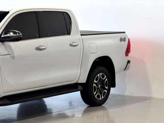 TOYOTA-HILUX-2025
