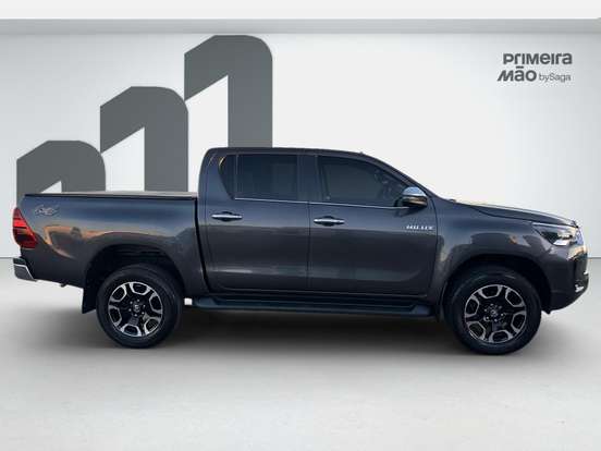 TOYOTA-HILUX-2025