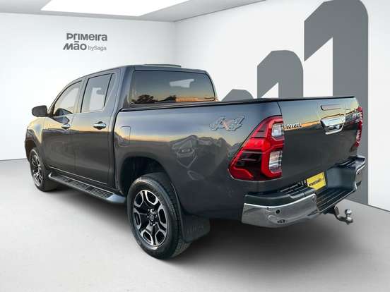 TOYOTA-HILUX-2025