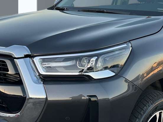 TOYOTA-HILUX-2025