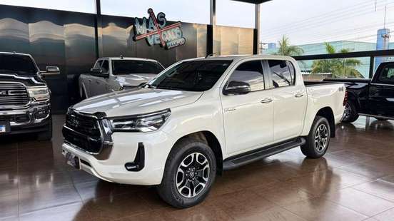 TOYOTA-HILUX-2.8 D-4D TURBO DIESEL CD SRX 4X4 AUTOMÁTICO TOYOTA-HILUX-2022