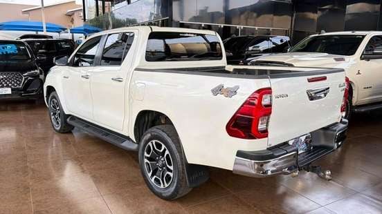 TOYOTA-HILUX-2.8 D-4D TURBO DIESEL CD SRX 4X4 AUTOMÁTICO TOYOTA-HILUX-2022