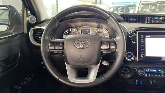 TOYOTA-HILUX-2.8 D-4D TURBO DIESEL CD SRX 4X4 AUTOMÁTICO TOYOTA-HILUX-2022