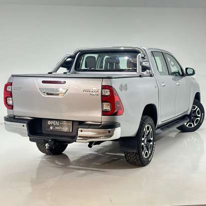 TOYOTA-HILUX-2023