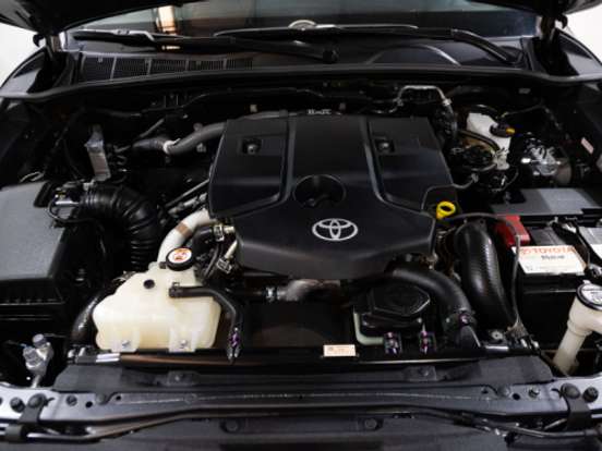 TOYOTA-HILUX-2.8 D-4D TURBO DIESEL CD SRX 4X4 AUTOMÁTICO TOYOTA-HILUX-2023