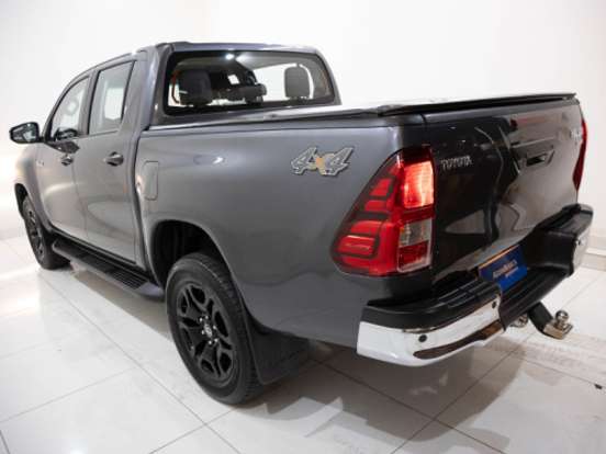 TOYOTA-HILUX-2.8 D-4D TURBO DIESEL CD SRX 4X4 AUTOMÁTICO TOYOTA-HILUX-2023