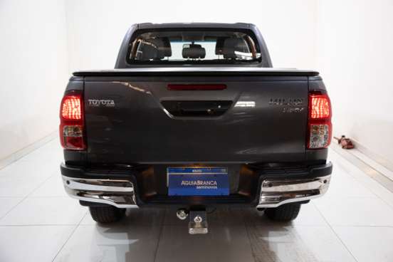 TOYOTA-HILUX-2023
