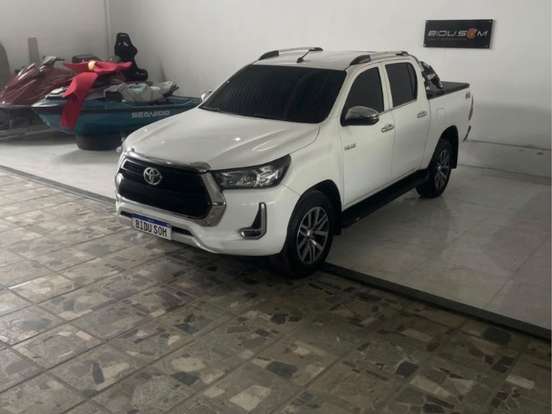 TOYOTA-HILUX-2022