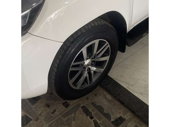 TOYOTA-HILUX-2022