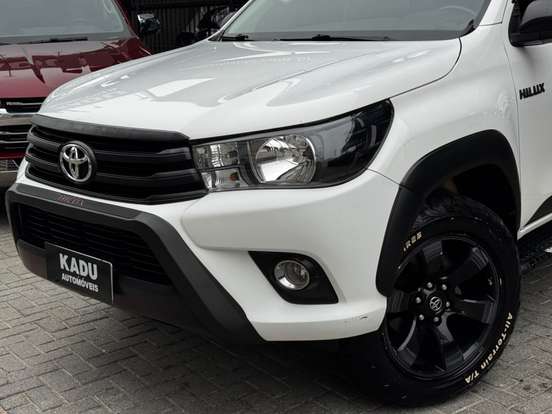 TOYOTA-HILUX-2.8 SR 4X4 CD 16V DIESEL 4P AUTOMÁTICO TOYOTA-HILUX-2018