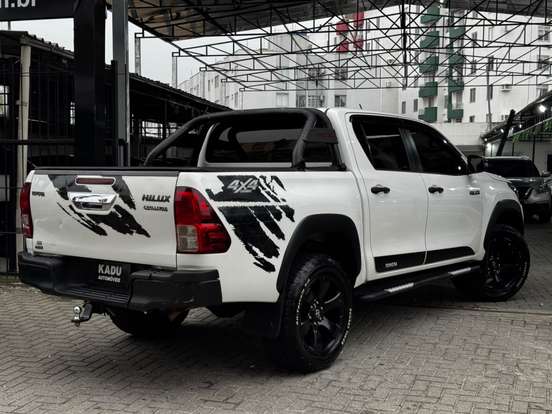 TOYOTA-HILUX-2018