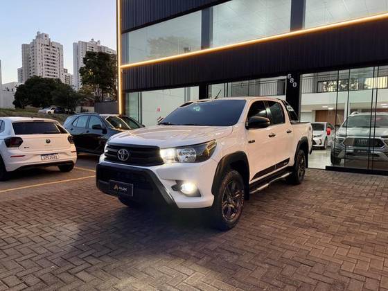 TOYOTA HILUX 2.8 SR CHALLENGE 4X4 CD 16V DIESEL 4P AUTOMÁTICO