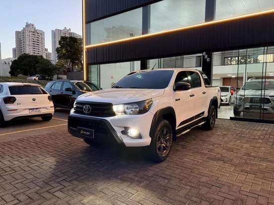 TOYOTA-HILUX-2018