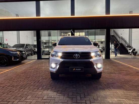 TOYOTA-HILUX-2018