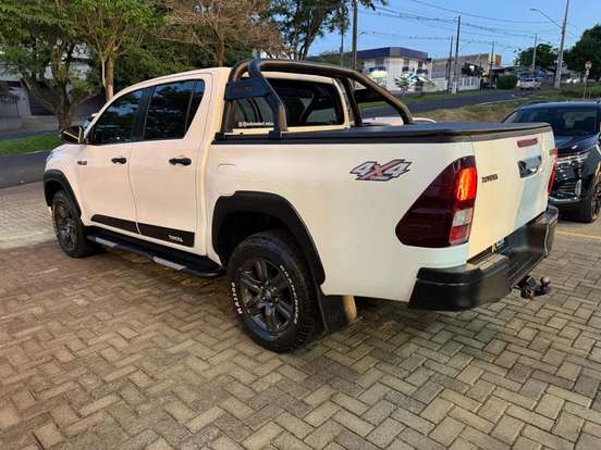 TOYOTA-HILUX-2018