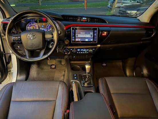 TOYOTA-HILUX-2018