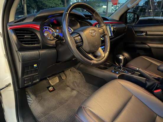 TOYOTA-HILUX-2018