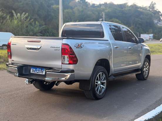 TOYOTA-HILUX-2018