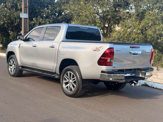 TOYOTA-HILUX-2018
