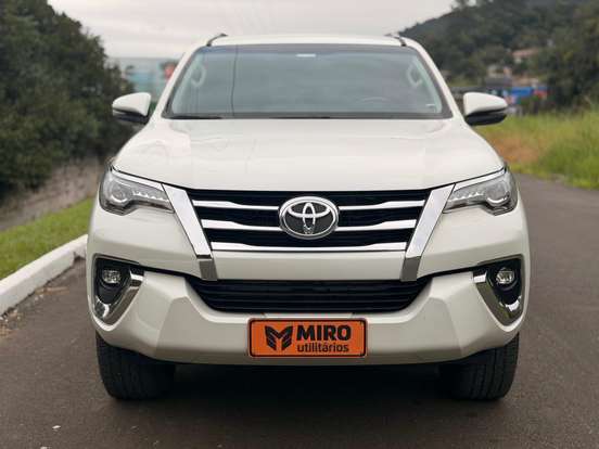 TOYOTA-HILUX-2.8 SRX 4X4 CD 16V DIESEL 4P AUTOMÁTICO TOYOTA-HILUX-2018