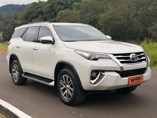 TOYOTA-HILUX-2018