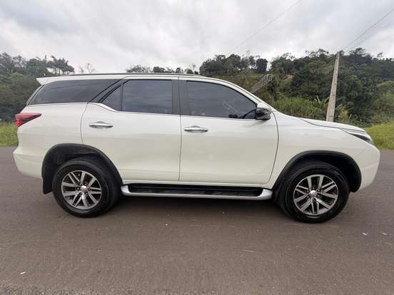 TOYOTA-HILUX-2018