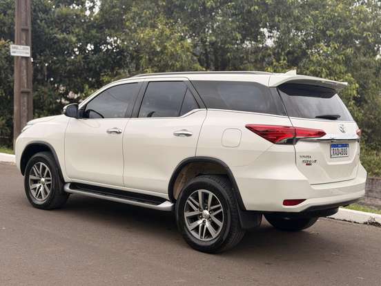 TOYOTA-HILUX-2018