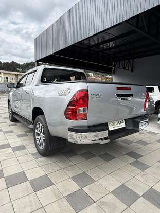 TOYOTA-HILUX-2015
